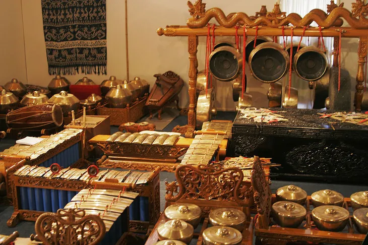 Alat musik Gamelan Kyai Rawa Barat
